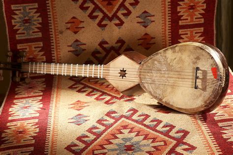  Ashik Kerib - A Melodic Tapestry Woven With Traditional Azeri Instruments